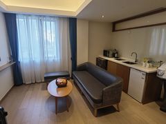 -上海虹桥君丽假日酒店(娄山关路地铁站店)