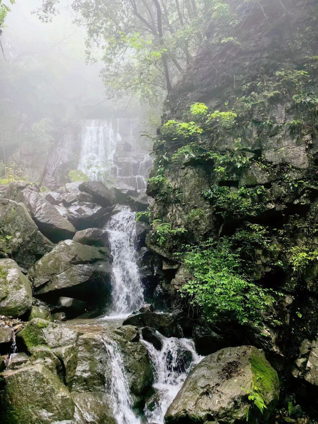 藏龙百瀑 享受宁静致远