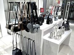 -百年港湾奥特莱斯(香炉礁店)
