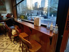 靠窗位-Catch Bagel(芳草地店)