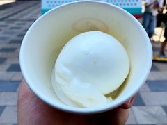 奶糖冰淇淋球-喜茶(北京三里屯太古里店)