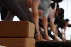 -酉嘉瑜伽YO+YOGA