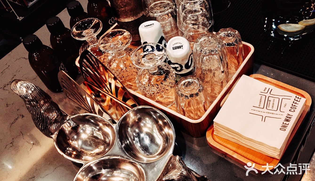 绿色复古风的咖啡小店