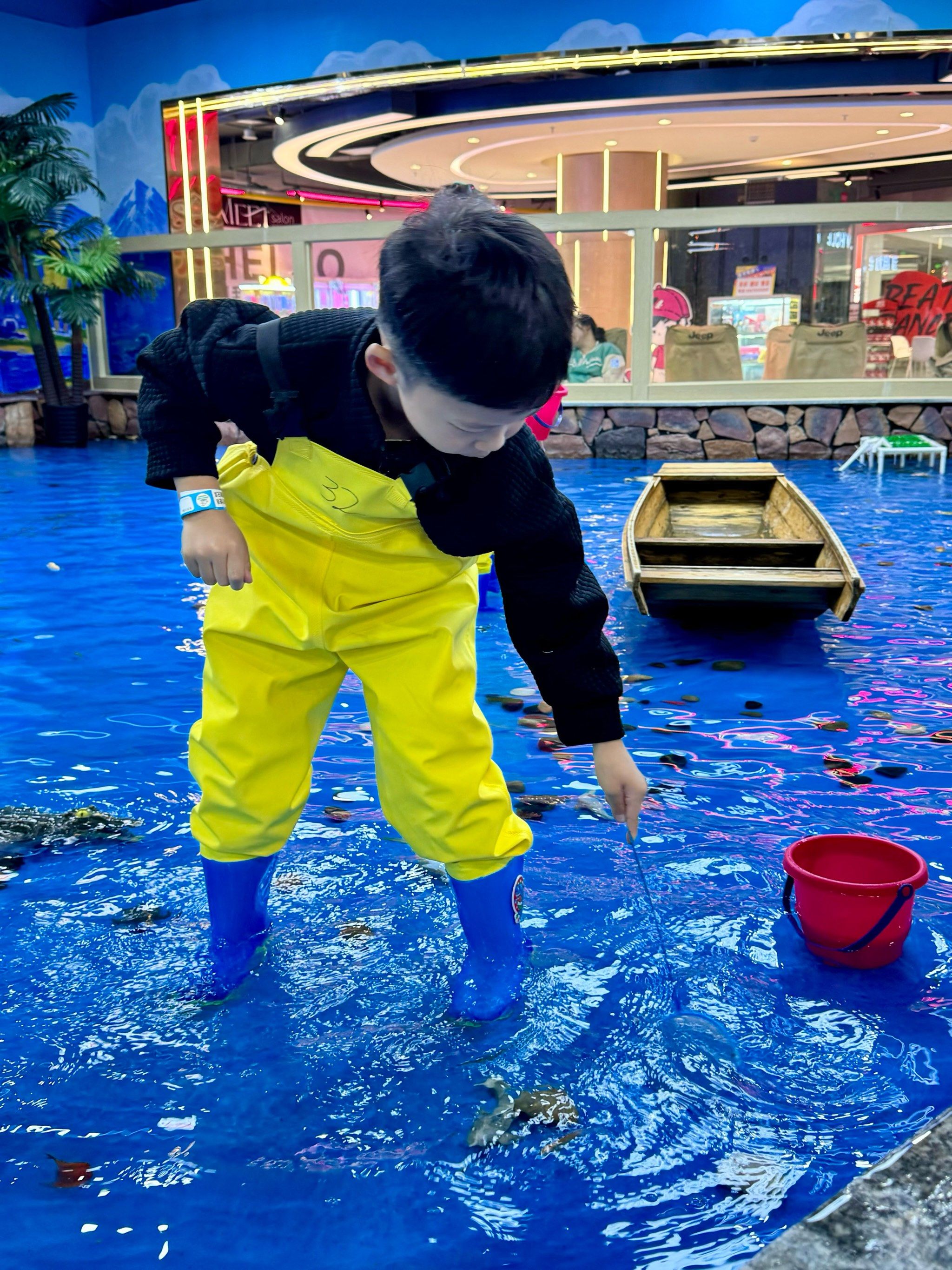 不用去海边,摸鱼还是这里专业🤣