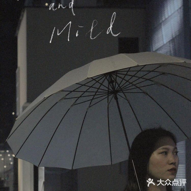 周末去哪玩？夜雨中的深业上城，另一种美的方式～