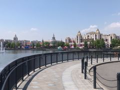 -奕欧来上海购物村停车场