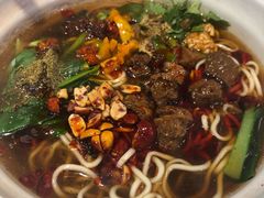 -爆炸头阿姨小四川正宗川味小吃(无任何分店)