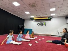 -艺桐年艺术培训中心