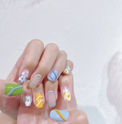 -花岐款式专研健康美甲沙龙