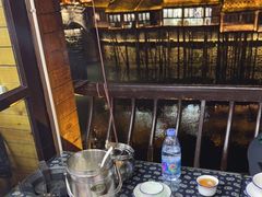 -临江餐馆二楼美食部落
