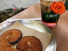 风城玫瑰-大青树咖啡(大理古城店)