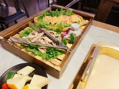 -尚尚仙·酸汤猪手·猪肚鸡火锅(华联万柳购物中心店)