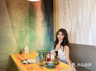 今天来酒仙桥找闺蜜，无意间发现了一家宝藏空间 ~ 