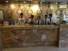 帅哥靓女-维也纳国际酒店·西安大雁塔大唐不夜城店