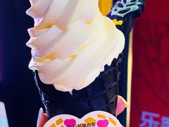 黑凤梨华夫筒-麦当劳(北方国贸大厦店)