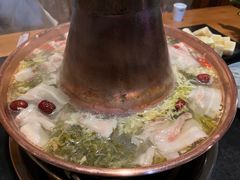 -果松木炭酸菜铜火锅·外婆参鸡汤