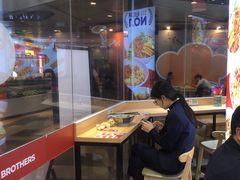 -魔都三兄弟酸辣粉·蘸卤炸串(虹桥万科店)