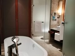 -三亚湾海居铂尔曼度假酒店