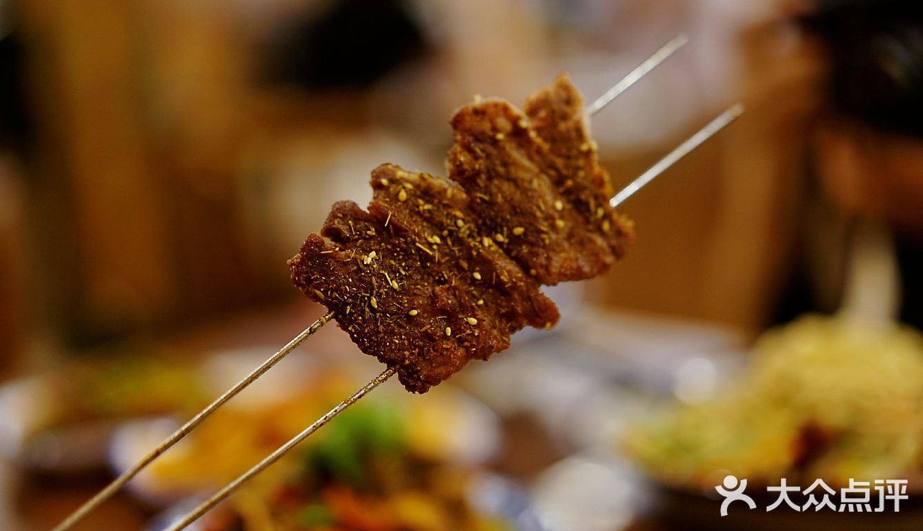 羊肉肥瘦相间，美味无穷，一点儿羊膻味都没有