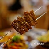 羊肉肥瘦相间，美味无穷，一点儿羊膻味都没有