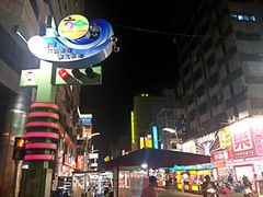 -六合夜市