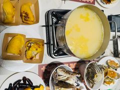 -金马门国际美食百汇(珞喻路店)