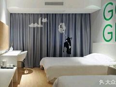 -莫泰酒店(上海虹桥北新泾地铁站天山路店)