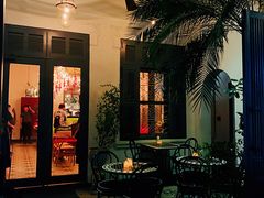 -Noir. Dining in the Dark