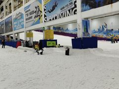 -乔波室内滑雪场