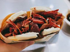 肉夹馍-西安贾三灌汤包·回坊小吃·清真炒菜(北院门总店)