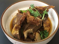 香辣牛骨面-贡梅老面馆·蟹粉面·无锡特色小吃(南长街主推店)