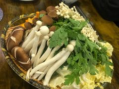 -老鼎万春卤菜(鹭湖宫8区店)