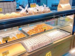 面包甜点陈列柜-鲍师傅糕点(江苏路店)