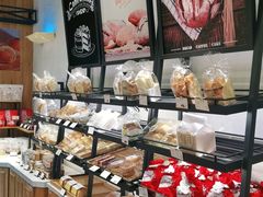 面包甜点陈列柜-皇冠幸福里动物奶油生日蛋糕(工业三路店)