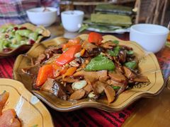 青红椒炒牛肝菌-傣泐金湾餐厅