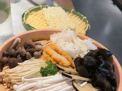 -尚尚仙·酸汤猪手·猪肚鸡火锅(华联万柳购物中心店)