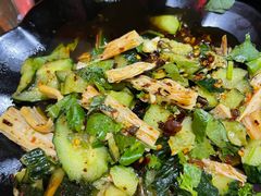 -果松木炭酸菜铜火锅·外婆参鸡汤