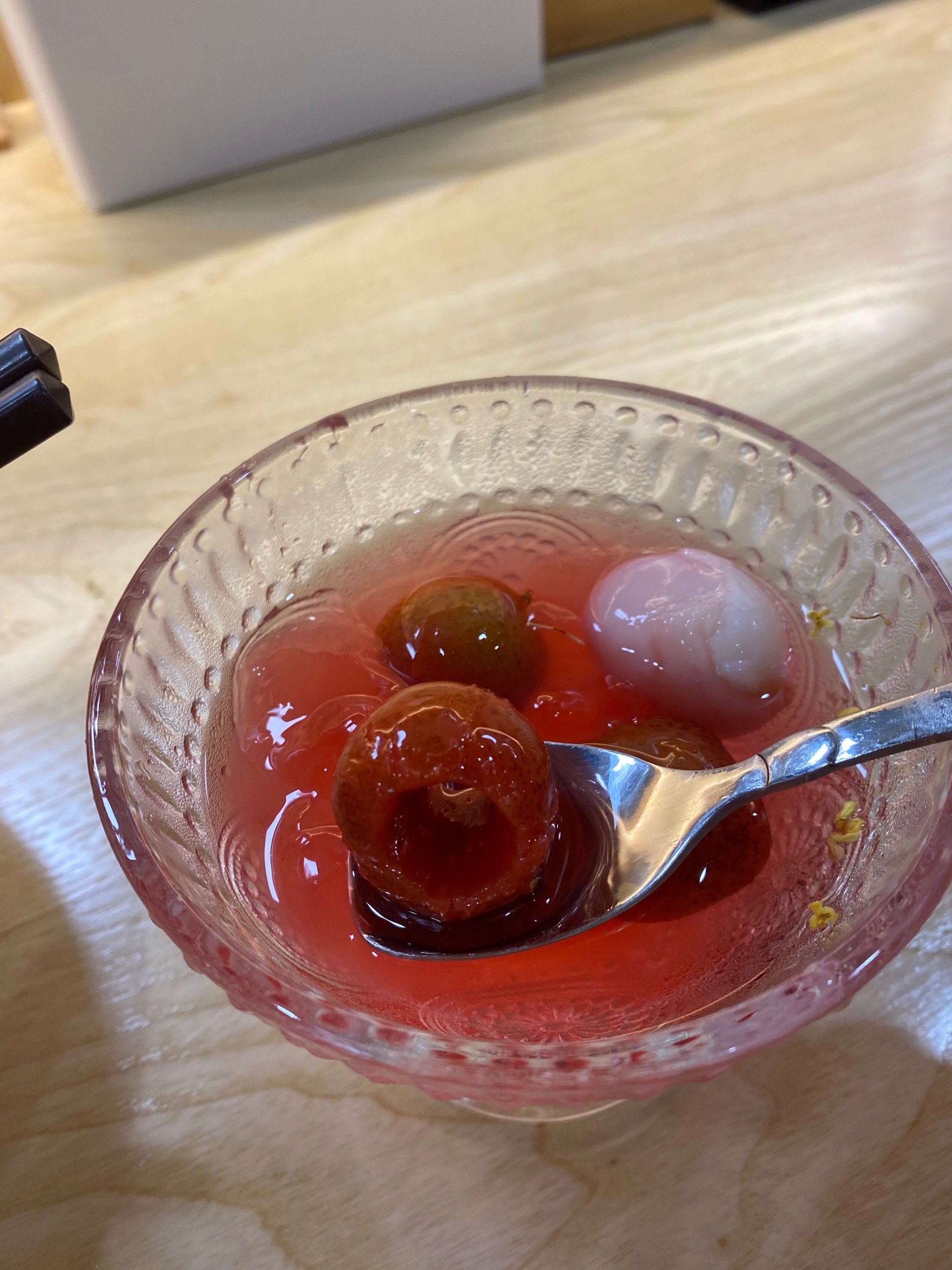 夏天必备甜品:荔枝果冻!