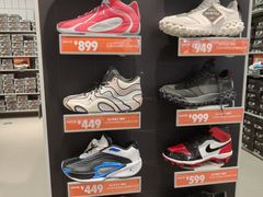 -NIKE上海青浦换季优惠店