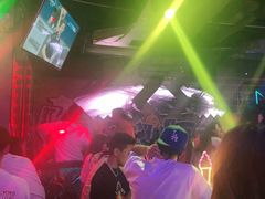 -UP嘻哈酒吧(粉巢店)