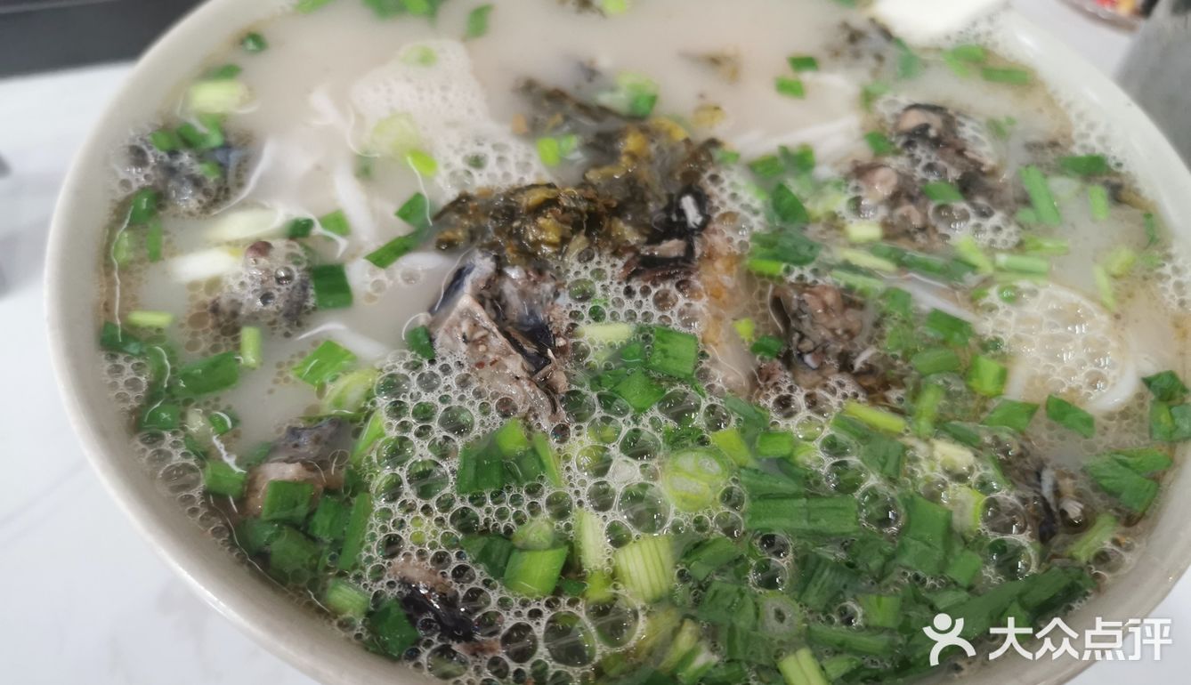 吃个新鲜！乌鸡米线！