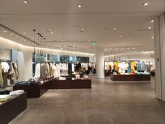 -URBAN REVIVO(高德置地广场·春广场店)