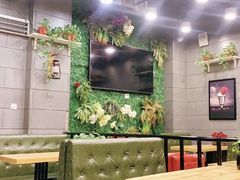 卡座-愉肴麻辣香锅(中山路店)
