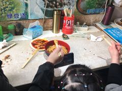 -爆炸头阿姨小四川正宗川味小吃(无任何分店)
