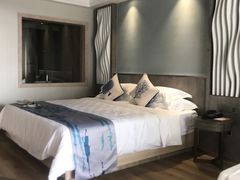 -皇马海口湾海景酒店(万绿园秀英港店)
