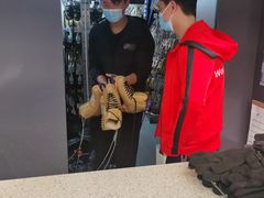-冰纷万象滑冰场(南山万象天地店)