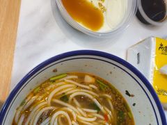 -窄巷口生烫牛肉米线(客村店)