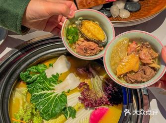 冬天一定要来这里吃鲍鱼鸡煲🥹