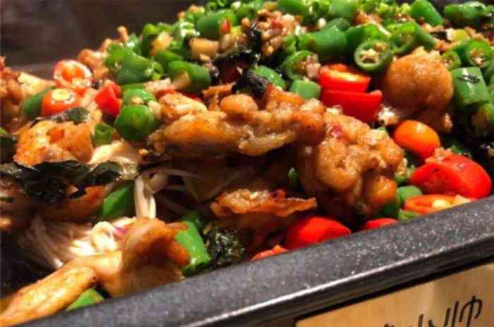 蛙小帅铁锅牛蛙(中山路店)-"这家店的位置在南宁共和路2-4号,第一人.