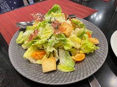 经典凯撒沙拉配香脆火腿-WOLFGANG PUCK KITCHEN & BAR(迪士尼小镇店)
